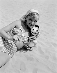 Die Schauspielerin Elena Giusti am Strand von Venedig Lido - 1951