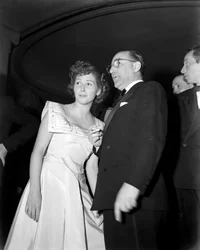 Der Regisseur Mario Camerini mit der Schauspielerin Carla Del Poggio beim „Italian Cinema Gala“ in Rom - 1949