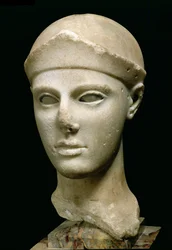 Die Athena von Aegina, mit Helm, Kopf einer Statue, Griechisch, Aeginetisch, ca. 460 v. Chr. (Marmor)
