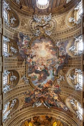 Blick auf das Gewölbe des Kirchenschiffs mit "Der Triumph im Namen Jesu", Kirche des Gesù, Rom, Italien