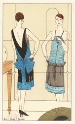 Frau steht vor dem Spiegel und bewundert ihr Abendkleid in Blau und Goldlamé und schwarzem Samt - Lithographie mit Schablonenhandkolorierung aus der französischen Luxusmodezeitschrift „Art, Gout, Beaute“, 1926