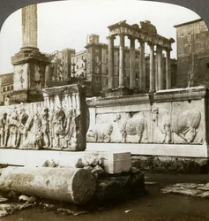 Basreliefs von Trajan und Säule des Phokas im Forum, Rom, Italien