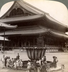 Hauptfassade von Higashi Hongan-ji, größter buddhistischer Tempel in Japan, Kyoto, 1904
