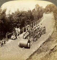 Frauen arbeiten an der Darjeeling-Straße, Indien