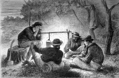 Ein Kartenspiel um ein Lagerfeuer in Queenslaw, Australien