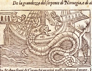 Eine riesige Meerschlange greift ein Schiff an und schlägt seine Besatzung. Gravur von Olaus Magnus (1490-1557), schwedischer Geistlicher und Geograph, „Historia de Gentis Septentrionalibus“, Venedig