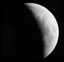 Astronomische Glasplattenaufnahme der Mondfinsternis (1910)