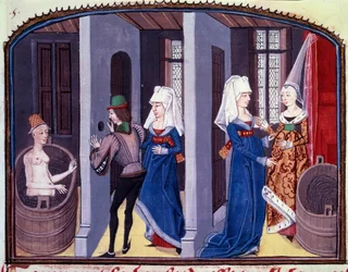 Badeszene. Ein Voyeur beobachtet durch ein Loch in der Wand eine nackte Frau bei ihrer Toilette. Die Figuren sind Graf Lisiard de Forez und die junge Frau Euriant (Euriant, Euriante), die ihre Toilette macht. Lisiard entdeckt den veilchenförmigen Fleck