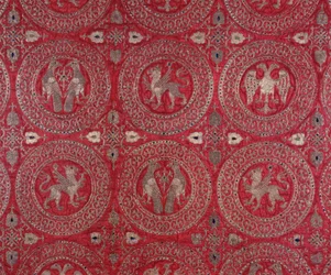 Detail des kirchlichen Kostümstoffs in violetter Seide aus Zypern, der fantastische Tiere darstellt, 13. Jahrhundert, Museo della Cattedrale Anagni, Italien
