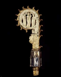 Bischofsstab aus Kupfer, Goldmetall und Elfenbein, der die Jungfrau zwischen zwei Engeln darstellt. Um 1300