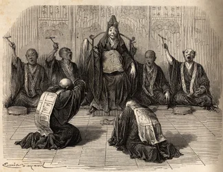 Hoher buddhistischer Priester wird verehrt, umgeben von seinen Jüngern, die das Ritual mit Gong und Zimbeln rhythmisieren. Gravur zur Illustration der Reise nach Japan in den Jahren 1863-1864 von Aime Humbert, Minister der Schweizerischen Eidgenossenschaft
