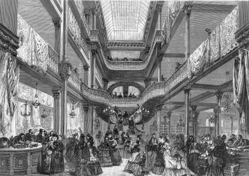 Innenansicht des berühmten Pariser Kaufhauses Au Bon Marché