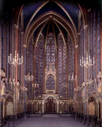 Innenansicht der Sainte Chapelle von Paris: Hohe Kapelle, Architektur