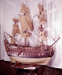 Militärmarine: Miniaturmodell eines Schiffes mit drei Decks, Bewaffnung mit 92 Kanonen. 17. Jahrhundert. Madrid, Armee Museum