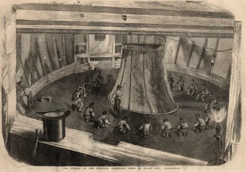 Telegraphie: das Aufwickeln des transatlantischen Kabels an Bord des Schiffes H.M.S. „Agamemnon“. Gravur in „The Illustrated London News“ vom 1. August