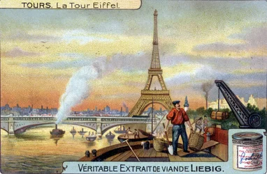 Der Eiffelturm von der Seine in Paris am Abend gesehen.