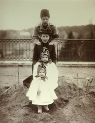 Die Familie von Herzog Fyodor Uvarov im Landgut Porechye. Albumin-Foto