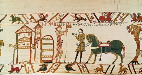 Das Tor von Hastings öffnet sich für die Normannen, um gegen Harold zu marschieren, Bayeux-Tapete