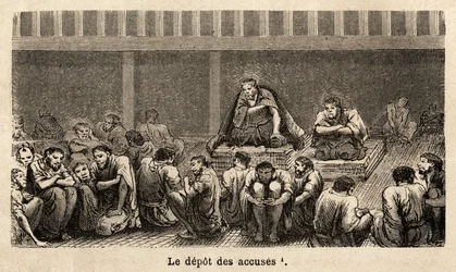 Die Stufen der Gerechtigkeit: das Depot der Anklagen, die sich alle in derselben Zelle versammeln, oft für lange Zeit, Angeklagte können mehr Komfort erhalten, zum Beispiel haben zwei Gefangene Matten erhalten, die es ihnen ermöglichen, sich über den Boden