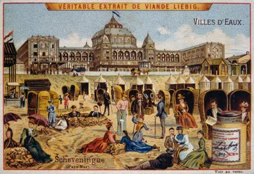 Touristen an einem Strand in Scheveningen, Holland