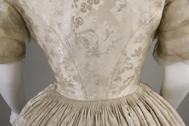 Hochzeitskleid (Rückendetailansicht der Taille)