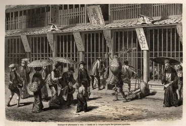 Eine Apotheke in Yedo (heutiges Tokio), der Apotheker arbeitet mit seinem Helfer vor den Augen der Öffentlichkeit, geschützt durch ein lackiertes Holzgitter.