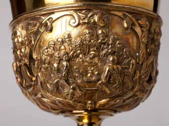 Metallschmiedearbeit. Kelch. Geschenk von Kanonikus A. Le Vaillant de la Bassarderie, Dekan des Domkapitels 1726 bis 1758. 18. Jahrhundert. Detail.