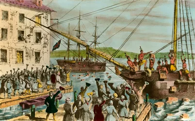Darstellung der Boston Tea Party: während des Unabhängigkeitskrieges der Vereinigten Staaten: Aufstand amerikanischer Siedler britischer Herkunft gegen die vom englischen Parlament auf Tee und andere Lebensmittel erhobenen Steuern. Sie verkleideten sich
