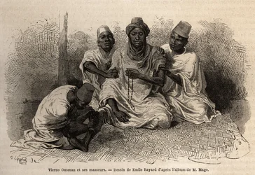 Tierno Ousman, vom Toucouleur-Stamm, Dorfvorsteher von Guemmou Koura (Mali), hält eine muslimische Gebetskette mit großen Körnern, rezitiert seine Gebete, während seine Masseure seinen Rücken und seine Beine massieren. Gravur zur Illustration der Reise nac