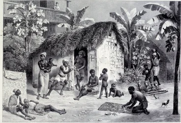 Ansicht einer Plantage mit einer Gruppe von Schwarzen in Westindien. Kupferstich aus dem 18. Jahrhundert