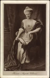 Kaiserin Auguste Viktoria mit Krone und Pelz