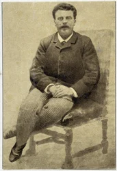 Porträt von Guy de Maupassant (1850 - 1893) im Jahr 1890