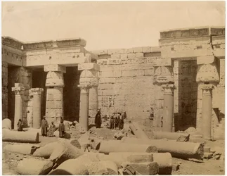Zweiter Hof des Totentempels von Ramses III., Nordseite, Medinet Habu, Ägypten, ca. 1890