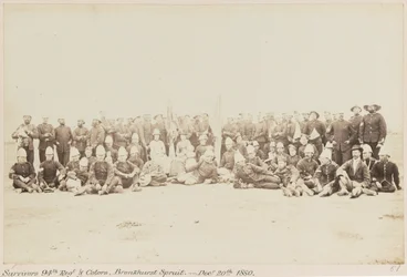 Überlebende des 94. Regiments & Farben, Bronkhurst Spruit. - 20. Dezember 1880, Pretoria, Transvaal-Krieg (1880-1881), 5. April 1881 (s/w Foto)