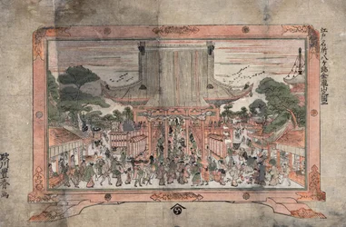 Menschen betreten einen großen Tempel. Draußen sind Handelsstände. Druck eines Gemäldes in einem Rahmen mit Füßen, ca. 1770. Utagawa Toyoharu (1735-1814) Japanischer Ukiyo-e-Künstler. Menge Religion Anbetung