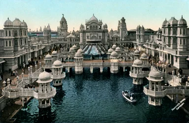 Ehrenhof, Imperiale Internationale Ausstellung, London, 1909.