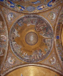 Ansicht der Kuppel mit Mosaiken auf goldenem Hintergrund (romanischer und byzantinischer Stil), die das Leben von Moses darstellen. In den Pendentifs die vier Propheten Salomo, David, Sacharja, Maleachi. San Marco Basilika
