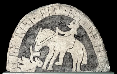Runenstein mit einem Reiter