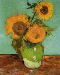 Drei Sonnenblumen in einer Vase