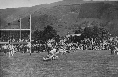 Hexham Clarke schlägt seinen Gegner, um 1902, 1903