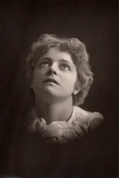 Olga Brandon (geb. 1865) australisch-geborene Schauspielerin (Woodburytypie)