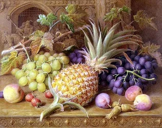 Ein Stillleben mit Ananas, Trauben, Pfirsichen, Erdbeeren und Haselnüssen auf einer Anrichte