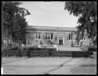 Elmhurst-Zweigstelle der Queens Borough Public Library; Eine Carnegie-Bibliothek, ca. 1910