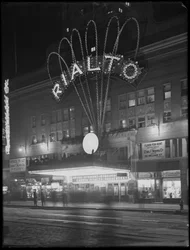 Beleuchtetes Festzelt für das Rialto Theater, New York City, 6. Januar 1917