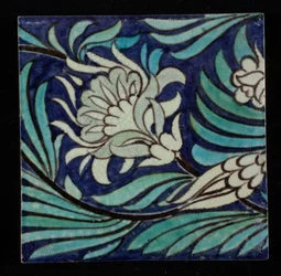 Jugendstil-Fliese (glasierte Irdenware)