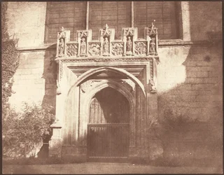 Eine alte Tür im Magdalen College, Oxford