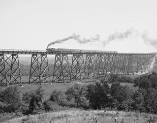 Eisenbahnbrücke über den Des Moines River, ca. 1900 (s/w Foto)