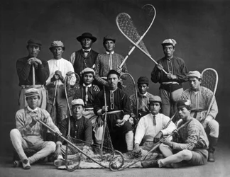 Kanadisches Indianer-Lacrosse-Team, fotografiert von William Notman (1826-1891)