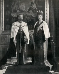 König Georg V. und Königin Mary bei ihrer ersten Parlamentseröffnung, 6. Februar 1911, 1951