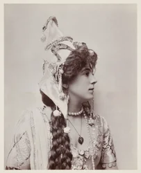 Edwardianisches Porträt, Frau in exotischem Kostüm